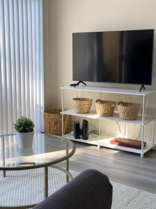Modern Retreat 1 Mi. From Disney Anaheim Dış mekan fotoğraf
