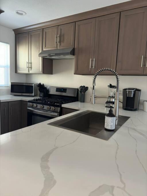 Modern Retreat 1 Mi. From Disney Anaheim Dış mekan fotoğraf